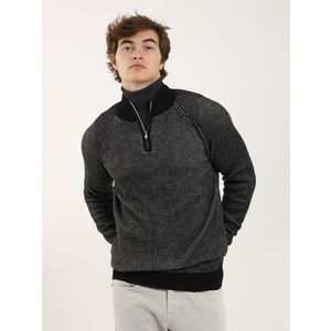 Siyah Erkek Regular Fit Dokulu Fermuarlı Dik Yaka Triko