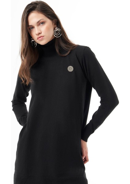 Broş Detaylı Balıkçı Siyah Triko