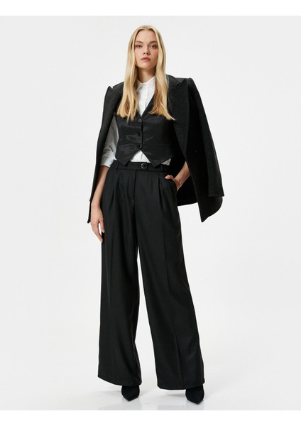 Şahika Ercümen x Koton - Simli V Yaka Düğmeli Yelek