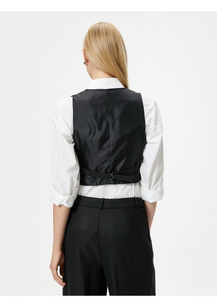 Şahika Ercümen x Koton - Simli V Yaka Düğmeli Yelek fırsatları