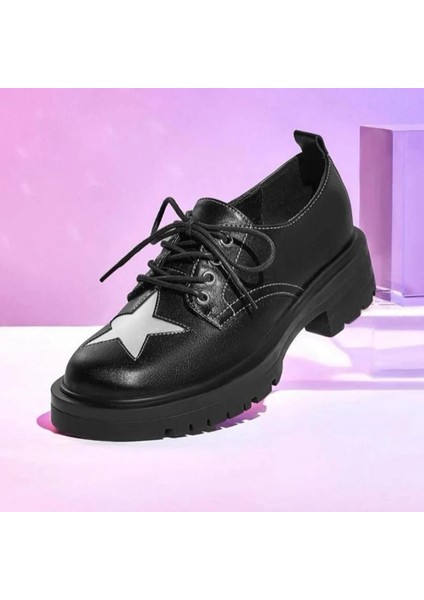 Düz Siyah Yıldız Baskılı Platform Kısa Postal