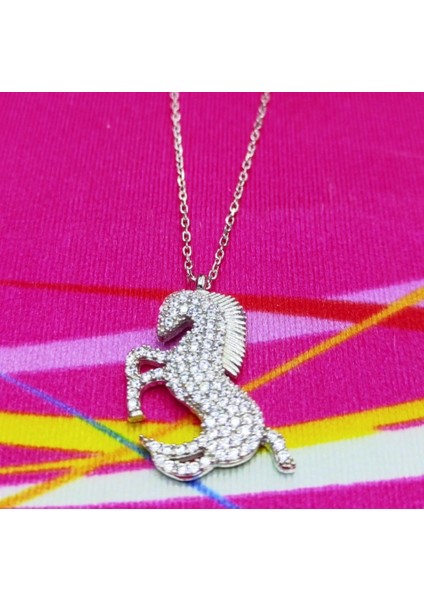 Şaha Kalkmış Gümüş Taşlı At Kolye