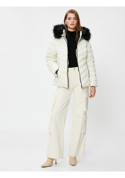 Kısa Şişme Mont Kemerli Kapüşonlu Peluş Detaylı