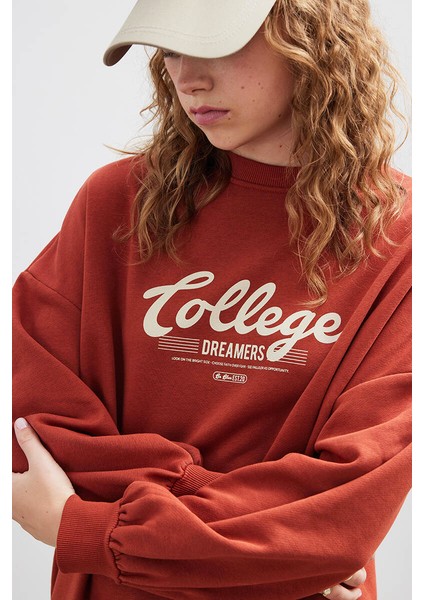 College Baskılı Geniş Kollu Sweatshırt