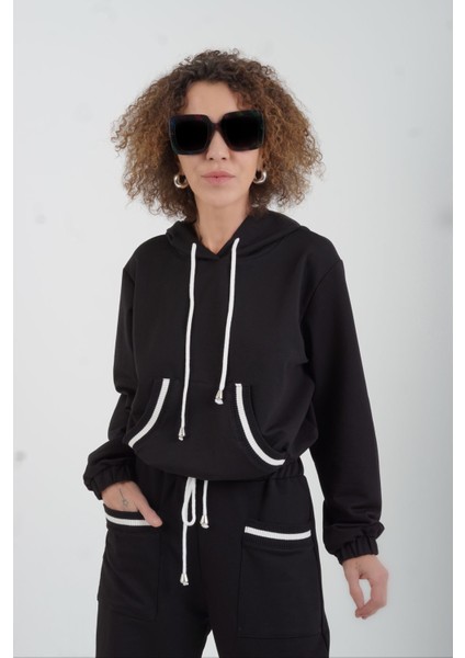 Siyah Kontrast Çizgili Bant Detaylı Sweatshirt