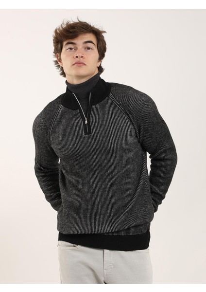 Siyah Erkek Regular Fit Dokulu Fermuarlı Dik Yaka Triko