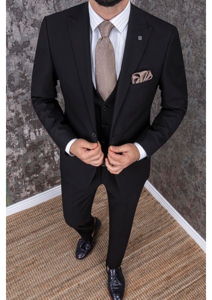 Erkek Slim Fit Sivri Yaka Siyah Yelekli Takım Elbise