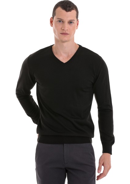 Siyah Regular Fit Düz V Yaka Yünlü Triko Kazak