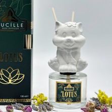 Lucille Lotus Koku Veren Kedi Figürlü 130 ml Çubuklu Oda Kokusu Özel Şişe ve Kalıcı Esans