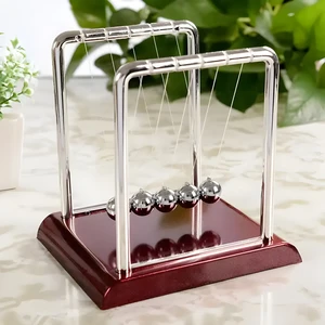 Kare Şekli Yaratıcı Newton Sarkaç Denge Topu Ofis Masaüstü Dekorasyon