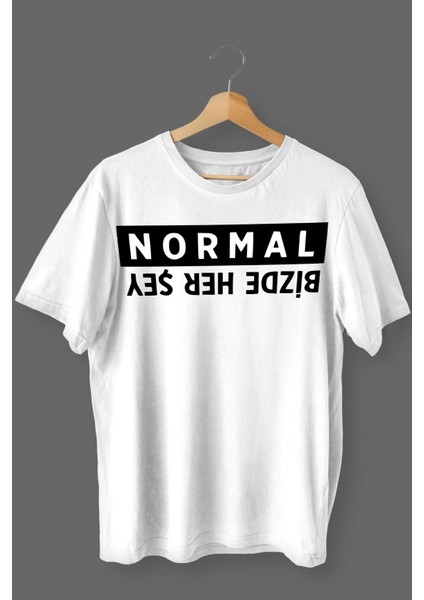Normal Bizde Her Şey Baskılı Pamuklu Likralı T Shirt Siyah Yazılı Beyaz Clk 48