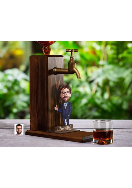 Gift Kişiye Özel Patron Baba Karikatürlü Musluklu Ahşap Viski Standı-11, Viski Çeşmesi, Doğum Günü Hediyesi, Içecek Dispenseri