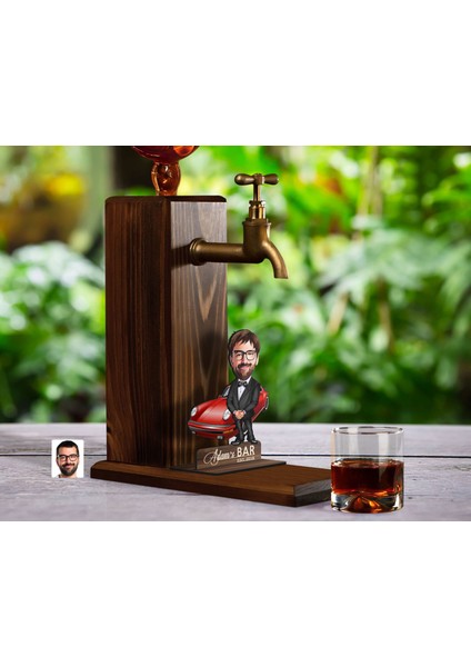Gift Kişiye Özel Patron Baba Karikatürlü Musluklu Ahşap Viski Standı-9, Viski Çeşmesi, Doğum Günü Hediyesi, Içecek Dispenseri
