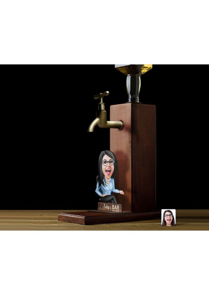Gift Kişiye Özel Patron Anne Karikatürlü Musluklu Ahşap Viski Standı-5, Viski Çeşmesi, Doğum Günü Hediyesi, Içecek Dispenseri fiyatları