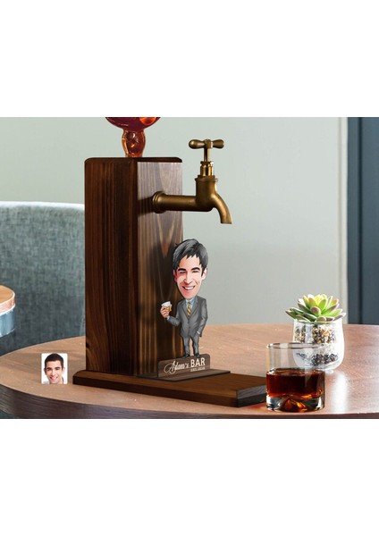 Gift Kişiye Özel Patron Baba Karikatürlü Musluklu Ahşap Viski Standı-8, Viski Çeşmesi, Doğum Günü Hediyesi, Içecek Dispenseri
