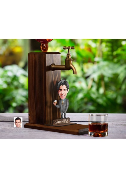 Gift Kişiye Özel Patron Baba Karikatürlü Musluklu Ahşap Viski Standı-8, Viski Çeşmesi, Doğum Günü Hediyesi, Içecek Dispenseri