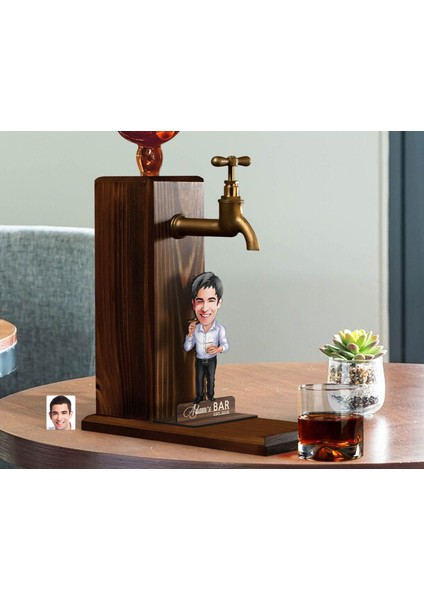 Gift Kişiye Özel Patron Baba Karikatürlü Musluklu Ahşap Viski Standı-1, Viski Çeşmesi, Doğum Günü Hediyesi, Içecek Dispenseri