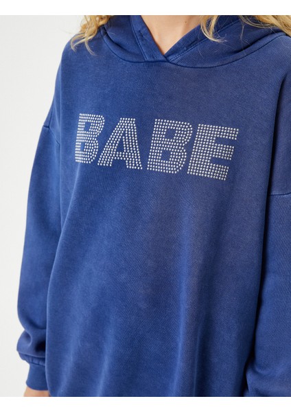 Uzun Kapşonlu Sweatshirt Işlemeli Şardonlu Pamuklu Rahat Kalıp indirimleri