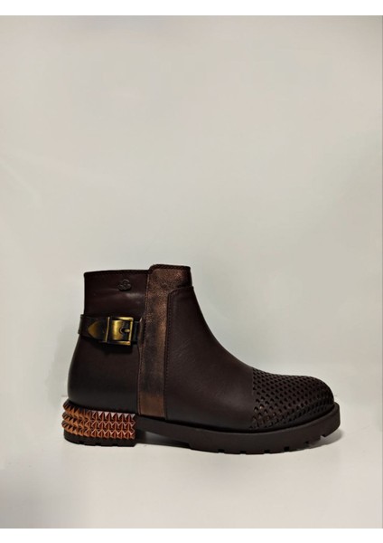 1707704 Kahverengi Kadın Bot