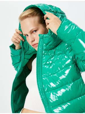 Koton Kısa Şişme Mont Kapüşonlu Cep Detaylı Fermuarlı