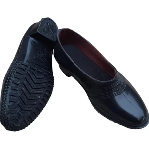 Topuklu Astarli Kara Lastik Ayakkabi