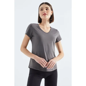 Tommy Life Gri Basic Kısa Kol Standart Kalıp V Yaka Kadın T-Shirt - 97145