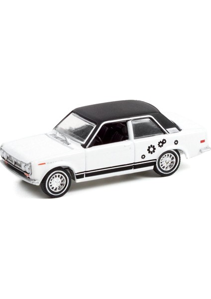 1969 Datsun 510 Beyaz ve Siyah, Grafikli Gr-Rr-Roovy Dünyanın 2000 Dolarlık En Iyi Arabası. Vahşileşiyor! 1/64 Pres Döküm Model Araba 39090 A (Yurt Dışından) fiyatları