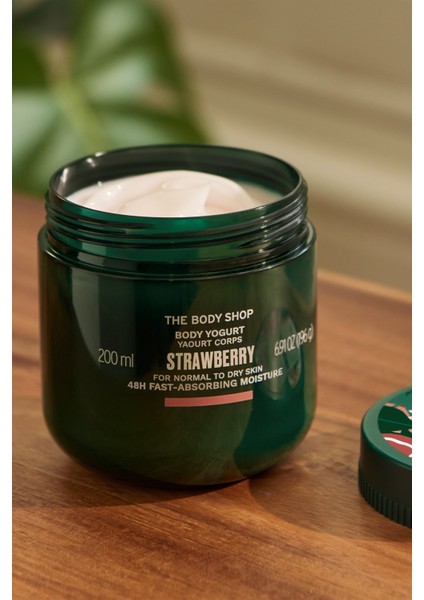 The Body Shop Strawberry Body Yogurt 15 Saniyede Emilen Vücut Nemlendiricisi 200 ML