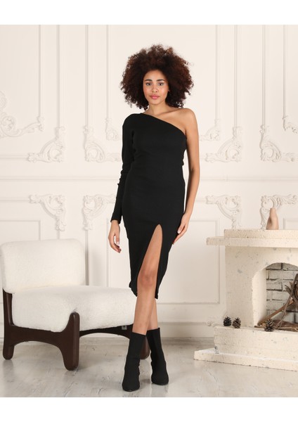 Espoirplus Asimetrik Yaka Vücuda Oturan Yırtmaç Detaylı Tek Kolu Midi Boy Örme Elbise