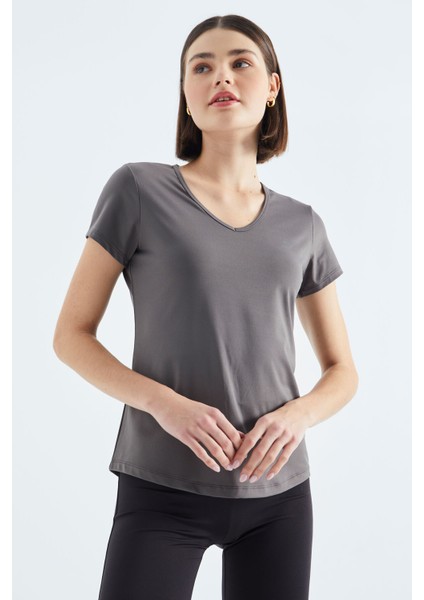 Gri Basic Kısa Kol Standart Kalıp V Yaka Kadın T-Shirt - 97145