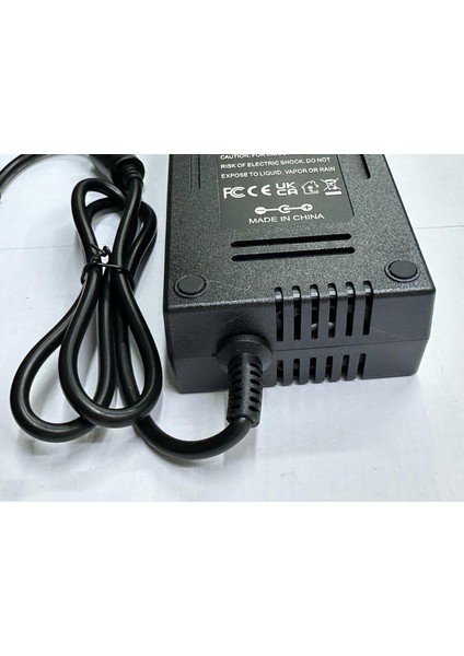 12 Volt 15 Amper Adaptör 12 Volt 15 Amper Plastik Kasa Adaptör 12 Volt 15 Amper 5.5 mm 2.5 mm Adaptör