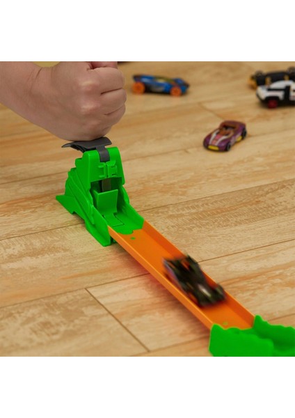 Hot Wheels HKX47 Hot Wheels Track Builder Heyecanlı Atlayış Akrobasi Seti