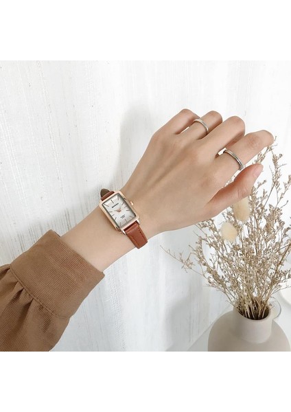 Basit Elegance Retro Ins Stil Kadın Saat Moda Kore Tarzı Küçük Kare Saat (Yurt Dışından) fırsatları