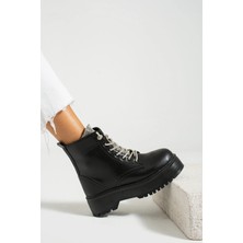 Beyaz (Soldey) Poli Hafif Taban Taş Detaylı Fermuarlı Siyah