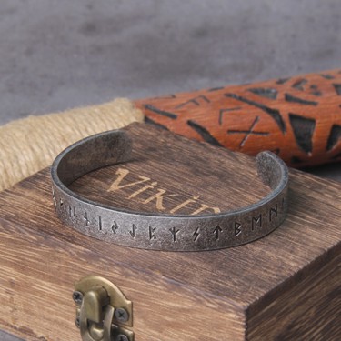 Viking Runik Sembol Işlemeli Iskandinav Kelepçe Mat Gri 316L Fiyatı