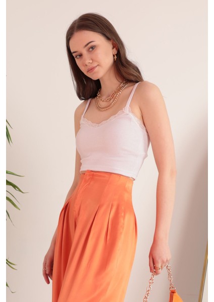 Kaşkorse Kumaş Dantel Esprili Askılı Kadın Crop-Ekru