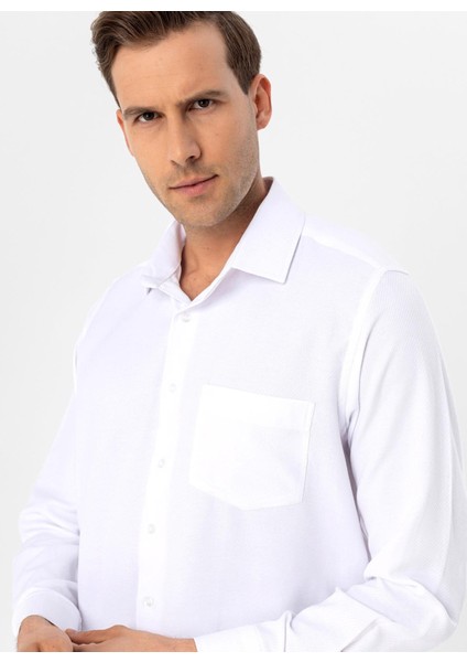 Regular Fit Klasik Yaka Armürlü Beyaz Erkek Gömlek GM2025000258 fırsatları