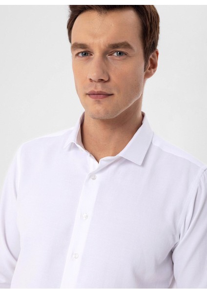 Slim Fit Klasik Yaka Armürlü Beyaz Erkek Gömlek GM2024700410 fırsatları
