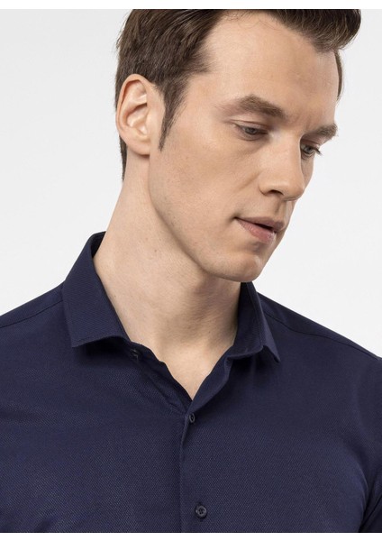 Slim Fit Klasik Yaka Armürlü Lacivert Erkek Gömlek GM2024700405 fırsatları