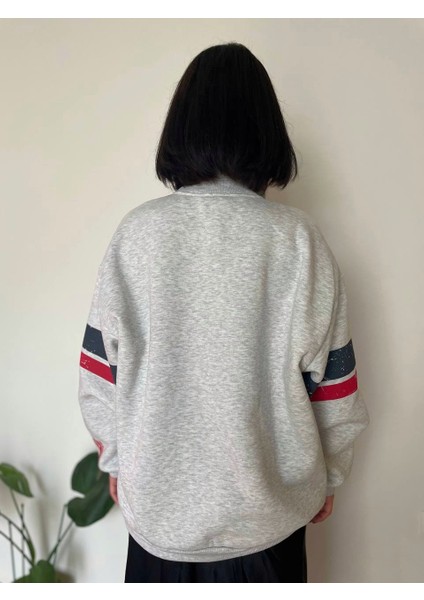 Oversize Nakışlı Gri Sweatshirt