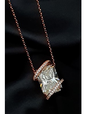 Sky Diamond taşlı gümüş rose kolye