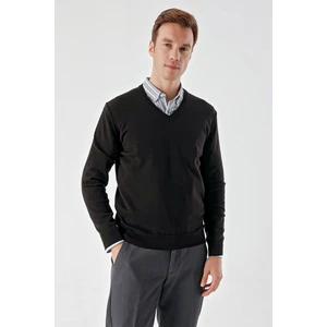 Erkek Siyah Basic V Yaka Dynamic Fit Rahat Kesim Triko