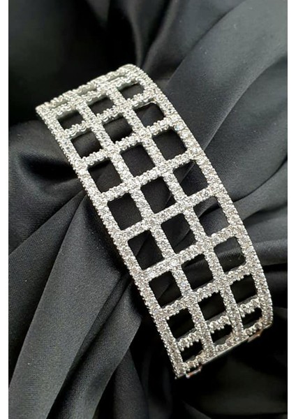 pırlanta ışıltısında zirkon taşlı 925 ayar gümüş lüks bileklik fiyatları