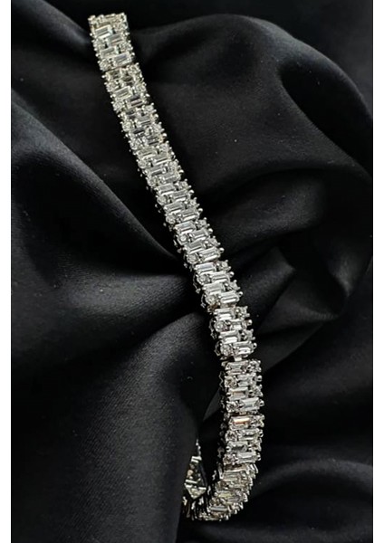 pırlanta ışıltısında baget taşlı 925 ayar gümüş lüks suyolu bileklik fiyatları