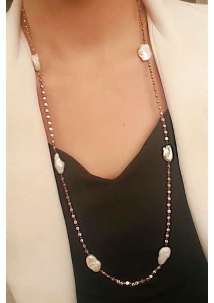 Barok incili zirkon taş detaylı gümüş rose uzun kolye