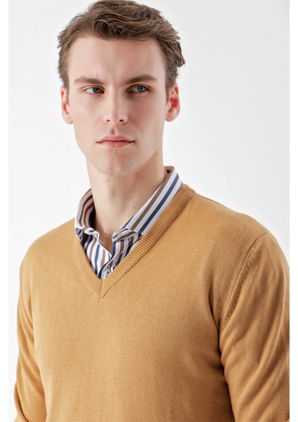 Erkek Camel Basic V Yaka Dynamic Fit Rahat Kesim Triko fırsatları