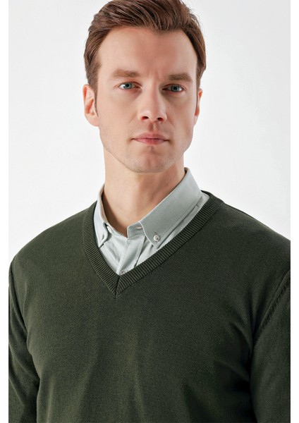 Erkek Haki Basic V Yaka Dynamic Fit Rahat Kesim Triko fırsatları