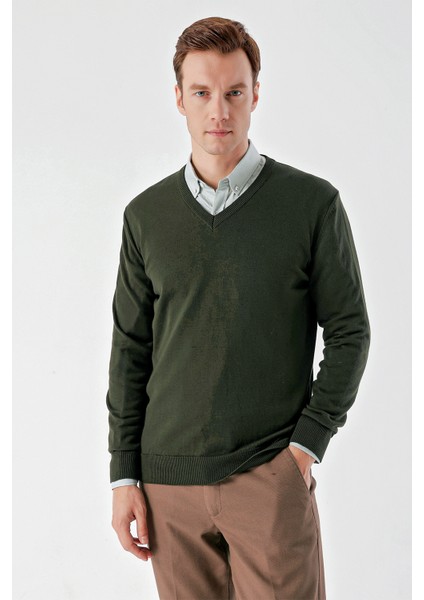 Erkek Haki Basic V Yaka Dynamic Fit Rahat Kesim Triko modelleri