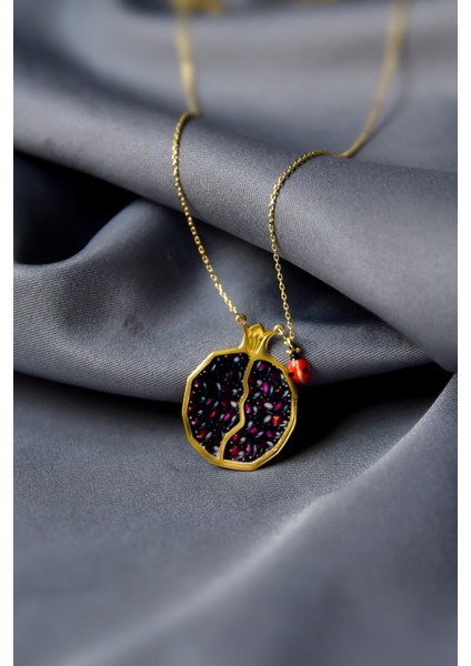 925 Ayar Gümüş Gold Kaplama Uğur Böcekli , Mineli Bolluk ve Bereket Tılsımı Nar Taneli Kolye