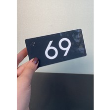 Yönline Minimal Parlak Antrasit Pleksi Kapı Numarası